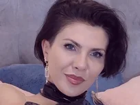 Olhos de veludo, lábios provocantes