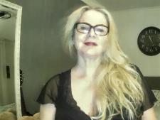 Nossa webcam lady mostra der behamaat F parte do peito para o bate-papo sexual