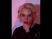 Curvas brilhantes na luz vermelha