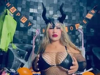 Garota webcam feliz de Halloween